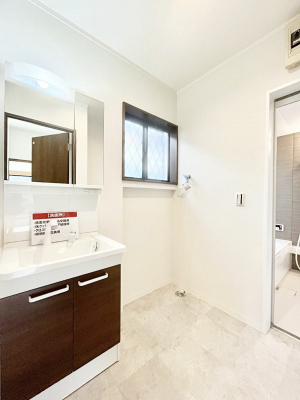 ʑEʏ@邢ʏ͖̐gxxyłႢłB