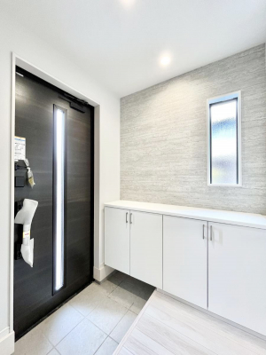 ���ց@�����`Entrance�`�@�Ƃ̒��ł��q�l���}����ŏ��̏ꏊ�ł��錺�ւ́A�Ƃ̈�ۂ��̂��̂ł��I�L�x�Ȍ��֎��[�ŁA����Y��ɕۂ��Ƃ��o���܂��􌺊ւɂ͂����Ղ���[�̉��ʔ��������I