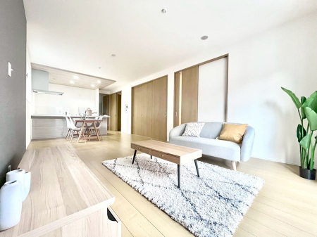 rO@`Living`@ɂ݂͂ȂWAHƊybn܂BbɖɂȂ肷āAY锼߂ɂȂĂ܂Bȑ̊Ԃ̍KĂꏊł肽B