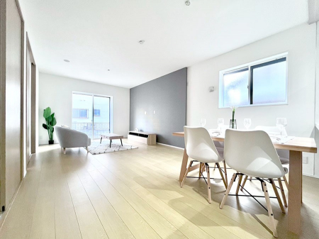 rO@`Living`@Ƒ̈̊LXƂXy[XBƑƉ߂Ԃ؂ɂɃsb^̂Ƃ̏ZԂłBqlĂSČ܂BƑ̏΂ɂڂɕт܂B