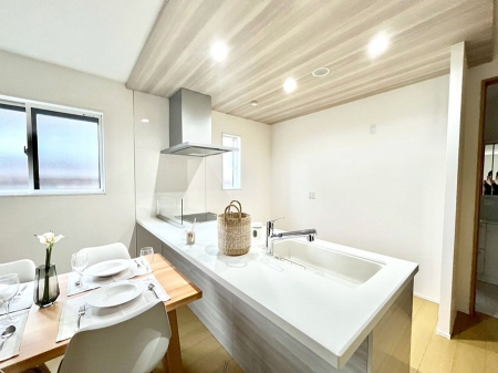 Lb`@`Kitchen`  rOnJE^[Lb`B  ȂƑƃR~jP[VƂ邾łȂA傫ȊJ邱Ƃł܂B  ql̐邱Ƃł܂ˁI