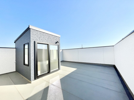 oRj[@XJCoRj[B߂ǂA傫Ȑ󕨂LĊ܂B  