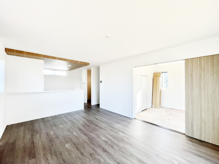 ̑ρ@Ƒ̏Ί炪RƐ܂ĂAȕ͋C̃_CjOɎdオĂ܂B