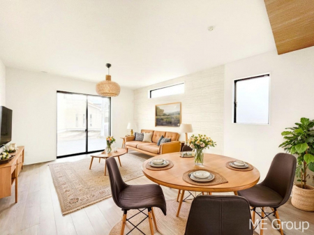 rO@S`Living`@Ƒ̃Xy[XƂȂ郊rOBƋ̔zu₷LmۂA݌v͐FXȊpx荞߂邱̊ԎłBƋCGł  