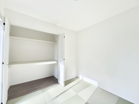 ���̑����ρ@���r���O�Ɨׂ荇���Ă���a���B�ق��ƈꑧ�ł���a�̋�Ԃ��Y�ꂸ�ɁB 