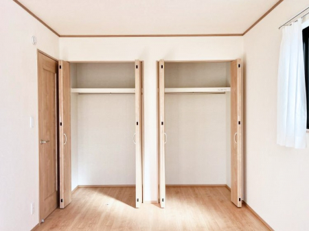 ���[�@�����`Closet�`�@�ǖʃN���[�[�b�g������΃^���X��u���K�v���Ȃ��A�o������̂Ȃ��X�b�L����Ԃ��ێ��ł��܂��B����ꂽ�X�y�[�X��L���Ɋ��p�ł������B�G�߂̈ߗނ��̕i�Ȃǂ����Ղ���[�o���܂��ˁ�