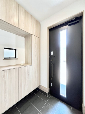 ���ց@�����`Entrance�`�@�Ƃ̒��ł��q�l���}����ŏ��̏ꏊ�ł��錺�ւ́A�Ƃ̈�ۂ��̂��̂ł��I�L�x�Ȍ��֎��[�ŁA����Y��ɕۂ��Ƃ��o���܂��􌺊ւɂ͂����Ղ���[�̉��ʔ��������I