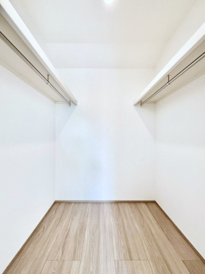 ���̑��@�����`Walk-in Closet�`�@�K�v�Ȃ��̂�R�[�f�B�l�[�g���ꗗ���Ċm�F�ł��A�g�x�x�⏀�����Z���ԂōςރE�H�[�N�C���N���[�[�b�g��ݒu���܂����B�Ƃ̒�����������Ƃ�����֗��Ȏ��[�X�y�[�X�ł��B