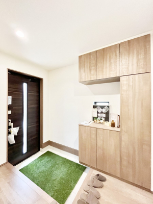 ���ց@������A�������`Entrance�`�@�Ƃ̒��ł��q�l���}����ŏ��̏ꏊ�ł��錺�ւ́A�Ƃ̈�ۂ��̂��̂ł��I�L�x�Ȍ��֎��[�ŁA����Y��ɕۂ��Ƃ��o���܂��􌺊ւɂ͂����Ղ���[�̉��ʔ��������I