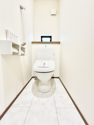 �g�C���@������A�������`Toilet�`�@�������̂��鐅����g�C���̓E�H�V�����b�g�t���ł����g�C���͖����g�킴��𓾂Ȃ����́B����������ۂ������ł��ˁB�g�C����2��������̂Œ��̍��G���ɕ֗��ł��I