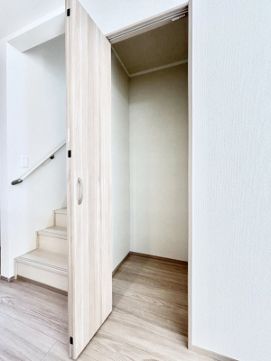 ���̑����ρ@���r���O���[�B�����Ɏ��[������ƕ����W�܂�LDK���X�b�L���Еt�������ł��ˁB  