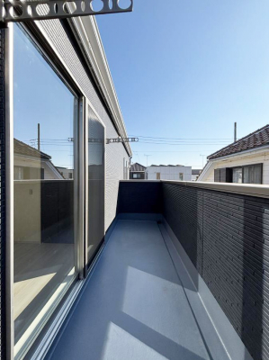 �o���R�j�[�@�����`Balcony�`  �o���R�j�[�͉������z���������݁A���z�c����󕨂��C�����悭�������Ƃ��ł��܂��B  �g���₷���J���I�ȃo���R�j�[�ł����z�����������Ղ�~�蒍���A�o���R�j�[�t���Z�܂��B  