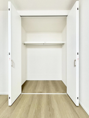 ���[�@�m���̃N���[�[�b�g�B���s��������̂Ō���̈ߗނ�����������܂�܂��B