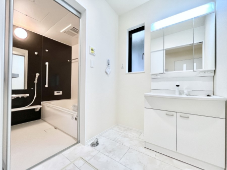 ���̑��@�����`Dressing Room�`�@�Â��Ȃ肪���Ȑ��ʏ�����������ƍ̌��Ɗ��C���\�Ȃ̂ŋC�����悭���g�������܂��B�O�ʋ��^�C�v�̐��ʑ�͋������[�ŎU�炩�肪���Ȑ��ʏ����X�b�L����