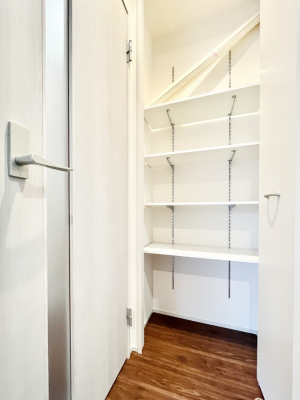 ���[�@�������P�������`Pantry�`�@�L�b�`�����Ɏ��[�X�y�[�X��ݒu�I�H�i���X�g�b�N�ł���֗��ȏꏊ�ł��B�L�b�`���͉Ƃ̒��ł����������ꏊ�B��펞�ɔ����Ă̔��H����~�X�y�[�X�Ƃ��Ă��g����̂��S�����ł��ˁB