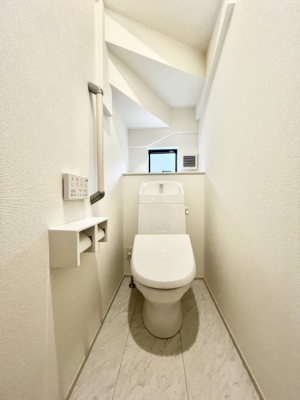 �g�C���@�g�C����1�K��2�K���ꂼ��ɔz�u����Ă��ĂƂĂ��֗��ł��B 