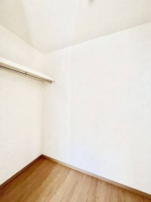 ���̑��@�������Q�������`Walk-in Closet�`�@��������̗m���������Ă��V���ɂȂ�ɂ����E�H�[�N�C���N���[�[�b�g�B�m���ȊO�ɂ��A���i�g��Ȃ��Ɠd��X�[�c�P�[�X�A�X�g�b�N�i�Ȃǉ��ł��Еt����������Ԃł��B