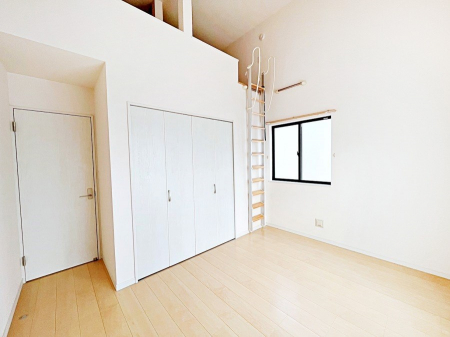 ̑ρ@`Bed Room`@Lpł郍tgt̗mIXbLƂԂŉ߂܂BG߂̕i̕iȂǃXbL[ł܂