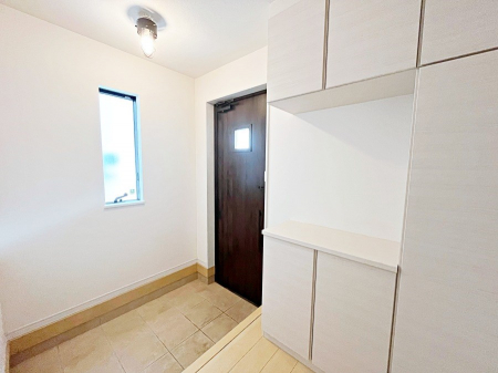 ց@`Entrance`@ւ͉Ƃ̊Ƃ܂䂪Ƃ̃ZX肰Ȃ閣͂錺֑ÿ݂BAxɉƑقƂłSn悢ԑ؂łˁ