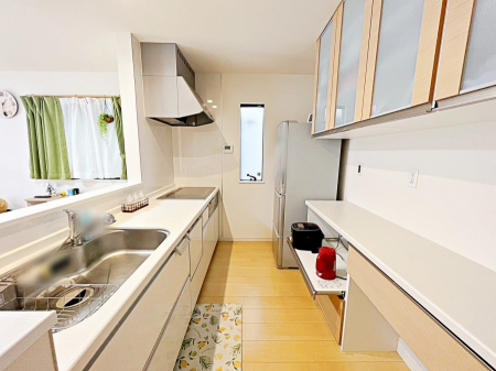 Lb`@`Kitchen`@R鑋̂Lb`gꏊ炱Agl܂BƂLb`R[i[͎LȎdオƂȂĂ܂B