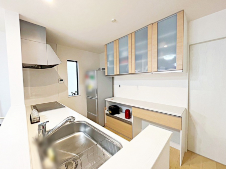 Lb`@`Kitchen`@LĎg₷Lb`ȂƑłɗAЕtԂȂłႢ܂[Ղ肠̂ŁAƐȈۂۂĂ܂B