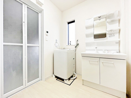 ʑEʏ@`Dressing Room`FœꂳĂƁAXbLƐۂ܂B  ̉ɂ͂ՂƎ[Xy[XWI  ́AVv@\dāB