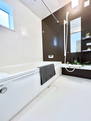 @`Bath Room`@t̃oX[́Ǎ薾邭C̗ǂԂłB邱ƂŁACǍDB芰oX[ŁÃoX^Cy݂ɂȂ肻łB