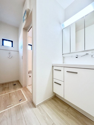 ���̑��@�������R�������`Dressing Room�`�@�Â��Ȃ肪���Ȑ��ʏ�����������ƍ̌��Ɗ��C���\�Ȃ̂ŋC�����悭���g�������܂��B�O�ʋ��^�C�v�̐��ʑ�͋������[�ŎU�炩�肪���Ȑ��ʏ����X�b�L����