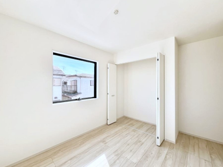 �Q���@�������R�������`Bed Room�`�@�}���V�����ƈႢ�������������̂��ˌ��Ẵ����b�g�ł��B���Ƒ������������ƂŎ苷�Ɋ����Ă����Z�܂����ˌ��Ăł͊e�����v���C�o�V�[��ۂ��Ƃ��ł��܂��B