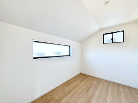 �q�������@�������S�������`Bed Room�`�@�q�������͂��q�l�ɂƂ��đ�Ϗd�Ȗ���������܂��B�q����l�ŉ߂�����Ԃ�^���邱�ƂŁA�h���׋����Ԃ����R�Ƒ����܂����畔���̕Еt����|���Ȃǂ��������ƂɌq����܂��B