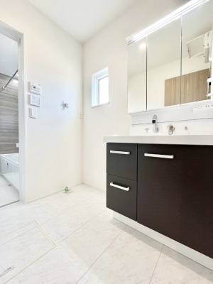 ̑@`Dressing Room`@ÂȂ肪Ȑʏƍ̌ƊC\Ȃ̂ŋC悭g܂BOʋ^Cv̐ʑ͋[ŎU炩肪ȐʏXbL