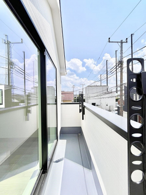 oRj[@`Balcony`  oRj[͉z݁Azc󕨂C悭Ƃł܂B  g₷JIȃoRj[łzՂ~蒍AoRj[tZ܂B  