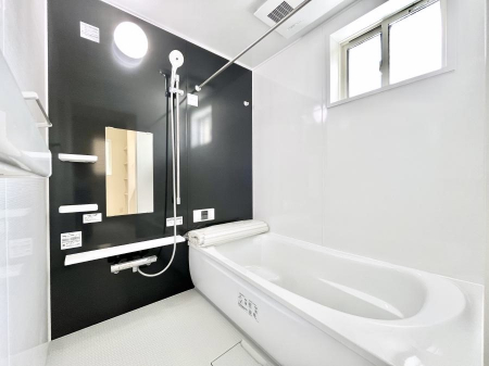 @Q`Bath Room`  ͋C̗ŖɌătbVB  @\tĂ̂Ő􂢏オ󕨂AJ̓VCCɂ邱Ƃ\łB