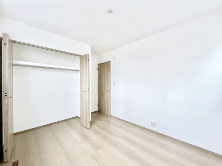 q@Q`Bed Room`@؂̉肪₳t[O͈炬炷vCx[gԁB߂̃t[Oł̂ŁAǎƂ}b`AXɍLĂʂB