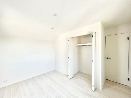 Q@`Bed Room`  Sɂ͎[N[[bgIiĝm⏬͂AGߕ̂mȂǂƐڂ܂܂B  ԂLgpł܂ˁB