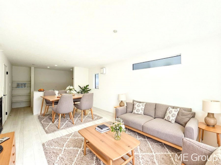 rO@`Living`@Ƒ̉bΊ炪srOłBqĂpȂA傫ȃ\t@_CjOe[ułH肭났􂻂ȖԂłIƋCGł