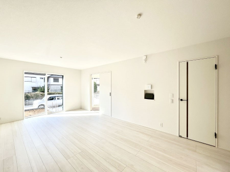 ̑ρ@`Living`@Lȗz̏ꏊƂ炵B邱̋Ԃ݂͂Ȃ̏Ί炪WꏊAYA邱Ƃ̂Ȃ킢ȂbyގԁA̎vԂꏊB