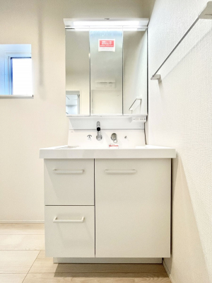 ʑEʏ@`Dressing Room`@ÂȂ肪Ȑʏƍ̌ƊC\Ȃ̂ŋC悭g܂BOʋ^Cv̐ʑ͋[ŎU炩肪ȐʏXbL