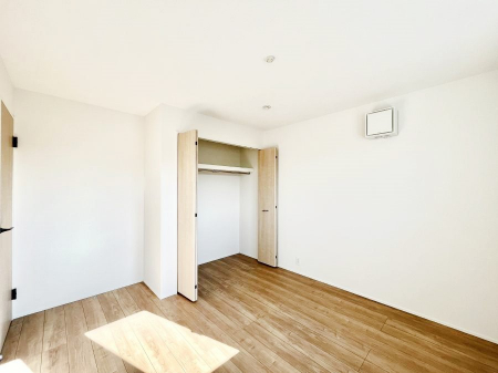 Q@`Bed Room`Sɂ͎[N[[bgIiĝm⏬͂AGߕ̂mȂǂƐڂ܂܂B  ԂLgpł܂ˁB