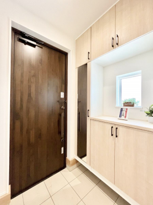 ց@`Entrance`@ւ͉Ƃ̊Ƃ܂䂪Ƃ̃ZX肰Ȃ閣͂錺֑ÿ݂BAxɉƑقƂłSn悢ԑ؂łˁ