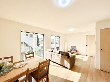 ̑ρ@`Living`@Ƒ̐HĉقAqǂV΂AFl肷LDK͏Z܂̒SBԉ߂ꏊA̋Ԃ͏Z܂Ŝ̋SnE܂B