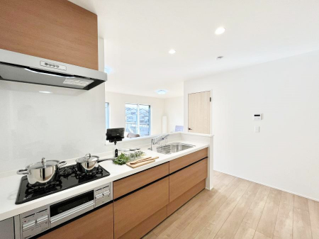 Lb`@`Kitchen`rOnJE^[Lb`BȂƑƃR~jP[VƂ邾łȂA傫ȊJ邱Ƃł܂B  ql̐邱Ƃł܂ˁI