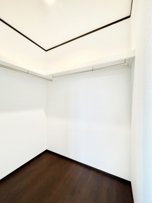 ̑@`Walk-in Closet`@KvȂ̂R[fBl[gꗗĊmFłAgxx⏀ZԂōςރEH[NCN[[bgݒu܂BƂ̒Ƃ֗Ȏ[Xy[XłB
