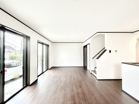 rO@`Living`@O̗ȂVvłLDKB傫ȑނ̂Ŏ邭AƑ̌ȅƂăsb^łBJƓ̗ǂ𐥔񂲗I