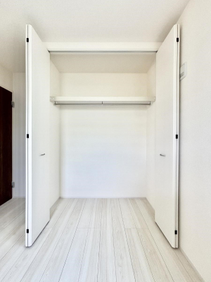 ���[�@�m���̃N���[�[�b�g�B���s��������̂Ō���̈ߗނ�����������܂�܂��B