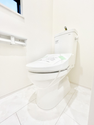 �g�C���@�����`Toilet�`�@�Y��E�X�b�L���E���K�ȃE�H�V�����b�g�t�g�C���ł��낰���Ԃł��B1�A2�K���Ƀg�C���X�y�[�X�I�̌������薾�邭�A���K��ԂƂȂ��Ă���܂��������g���ꏊ�����炱���̔z���ł��I