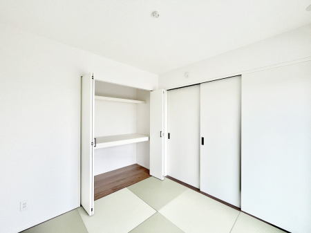 ���̑����ρ@���r���O�Ɨׂ荇���Ă���a���B�ق��ƈꑧ�ł���a�̋�Ԃ��Y�ꂸ�ɁB 