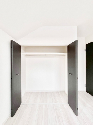 ���[�@�����`Closet�`�@�ǖʃN���[�[�b�g������΃^���X��u���K�v���Ȃ��A�o������̂Ȃ��X�b�L����Ԃ��ێ��ł��܂��B����ꂽ�X�y�[�X��L���Ɋ��p�ł������B�G�߂̈ߗނ��̕i�Ȃǂ����Ղ���[�o���܂��ˁ�