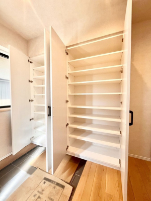 ���̑����ρ@�����Ղ���[�ł���V���[�Y�{�b�N�X�ŉƑ��S���̌C���A���ւ�������B  