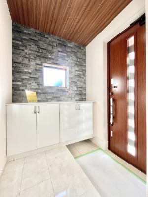 ���ց@������1�������`Entrance�`�@�Ƃ̒��ł��q�l���}����ŏ��̏ꏊ�ł��錺�ւ́A�Ƃ̈�ۂ��̂��̂ł��I�L�x�Ȍ��֎��[�ŁA����Y��ɕۂ��Ƃ��o���܂��􌺊ւɂ͂����Ղ���[�̉��ʔ��������I